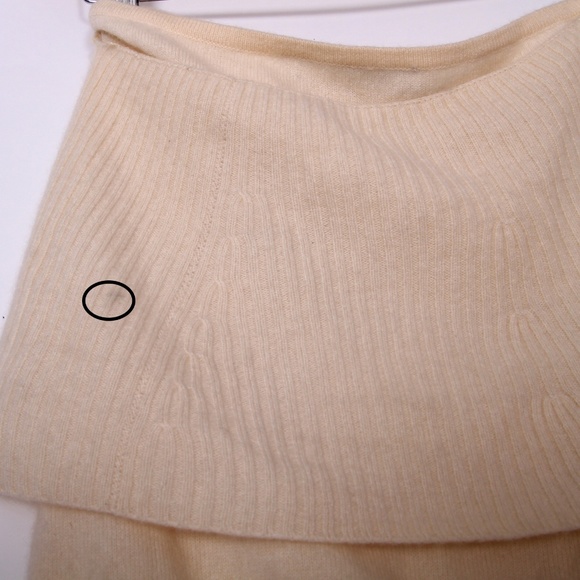 Off-the-Shoulder Cashmere Top - Picture 4 of 4